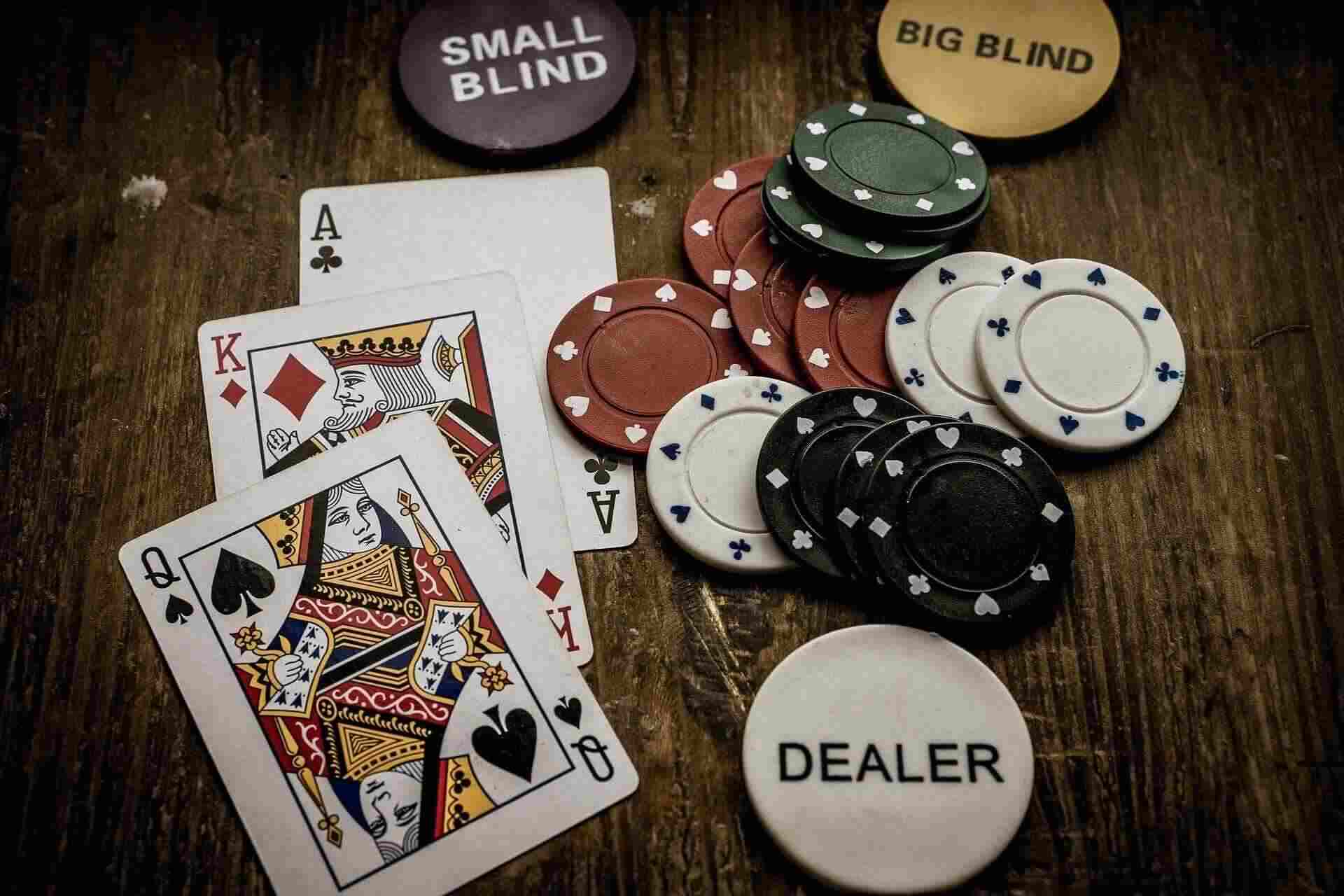 Keripik dan Kartu Poker